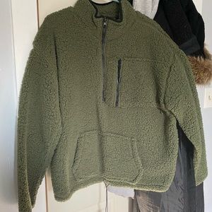Olive green Sherpa pull over with adjustable waste band